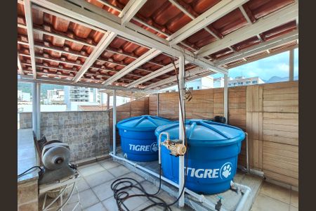 Casa à venda com 250m², 4 quartos e 2 vagas Casa à venda com 250m², 4 quartos e 2 vagasTerraço