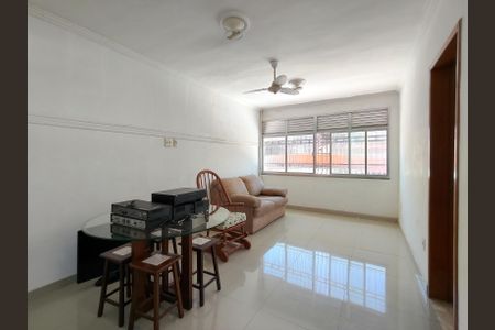 Casa à venda com 250m², 4 quartos e 2 vagas Casa à venda com 250m², 4 quartos e 2 vagasSala