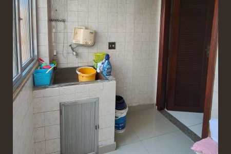 Casa à venda com 250m², 4 quartos e 2 vagas Casa à venda com 250m², 4 quartos e 2 vagasÁrea de Serviço