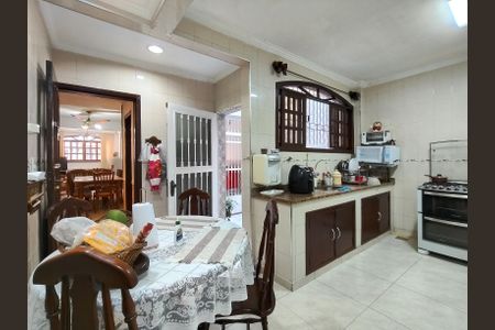 Casa à venda com 250m², 4 quartos e 2 vagas Casa à venda com 250m², 4 quartos e 2 vagasCozinha