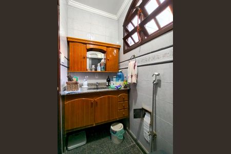 Casa à venda com 250m², 4 quartos e 2 vagas Casa à venda com 250m², 4 quartos e 2 vagasBanheiro Corredor