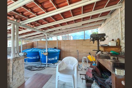 Casa à venda com 250m², 4 quartos e 2 vagas Casa à venda com 250m², 4 quartos e 2 vagasTerraço