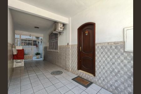 Casa à venda com 250m², 4 quartos e 2 vagas Casa à venda com 250m², 4 quartos e 2 vagasGaragem