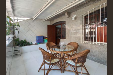 Casa à venda com 250m², 4 quartos e 2 vagas Casa à venda com 250m², 4 quartos e 2 vagasVaranda do Quarto 1