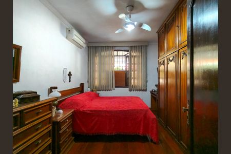 Casa à venda com 250m², 4 quartos e 2 vagas Casa à venda com 250m², 4 quartos e 2 vagasSuíte