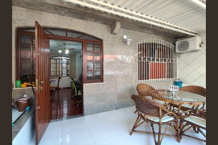 Casa à venda com 250m², 4 quartos e 2 vagas Casa à venda com 250m², 4 quartos e 2 vagasVaranda do Quarto 1