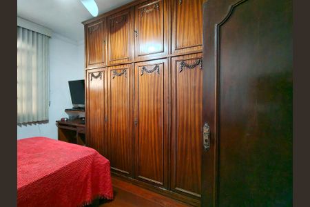 Casa à venda com 250m², 4 quartos e 2 vagas Casa à venda com 250m², 4 quartos e 2 vagasSuíte