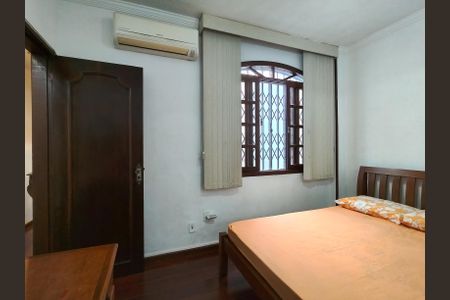 Casa à venda com 250m², 4 quartos e 2 vagas Casa à venda com 250m², 4 quartos e 2 vagasQuarto 2