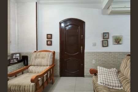 Casa à venda com 250m², 4 quartos e 2 vagas Casa à venda com 250m², 4 quartos e 2 vagasEntrada