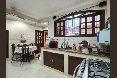 Casa à venda com 250m², 4 quartos e 2 vagas Casa à venda com 250m², 4 quartos e 2 vagasCozinha
