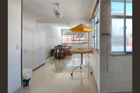 Casa à venda com 250m², 4 quartos e 2 vagas Casa à venda com 250m², 4 quartos e 2 vagasSala