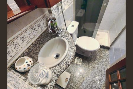 Casa à venda com 250m², 4 quartos e 2 vagas Casa à venda com 250m², 4 quartos e 2 vagasBanheiro da Suíte