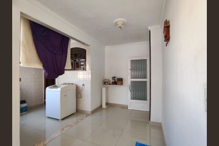 Casa à venda com 250m², 4 quartos e 2 vagas Casa à venda com 250m², 4 quartos e 2 vagasÁrea de Serviço