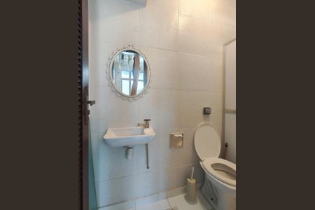 Casa à venda com 250m², 4 quartos e 2 vagas Casa à venda com 250m², 4 quartos e 2 vagasBanheiro de serviço