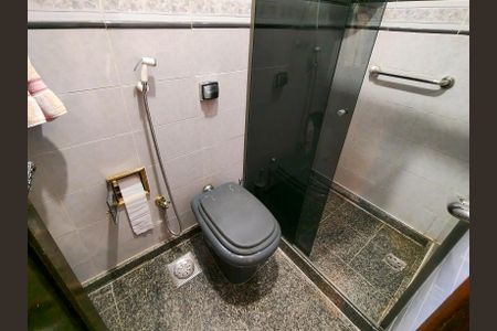 Casa à venda com 250m², 4 quartos e 2 vagas Casa à venda com 250m², 4 quartos e 2 vagasBanheiro Corredor