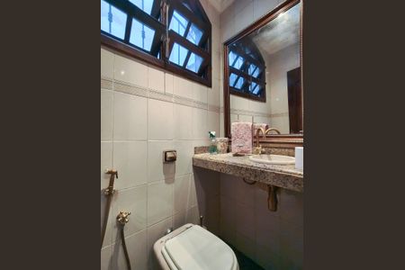 Casa à venda com 250m², 4 quartos e 2 vagas Casa à venda com 250m², 4 quartos e 2 vagasLavabo