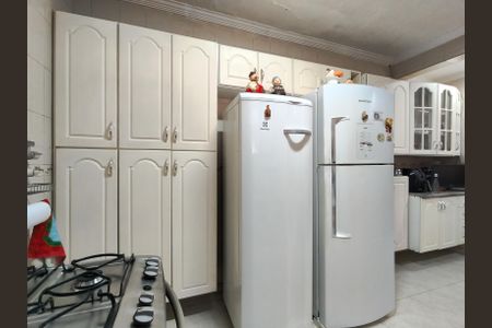 Casa à venda com 250m², 4 quartos e 2 vagas Casa à venda com 250m², 4 quartos e 2 vagasCozinha