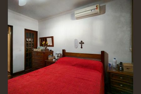 Casa à venda com 250m², 4 quartos e 2 vagas Casa à venda com 250m², 4 quartos e 2 vagasSuíte