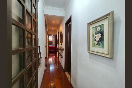 Casa à venda com 250m², 4 quartos e 2 vagas Casa à venda com 250m², 4 quartos e 2 vagasCorredor