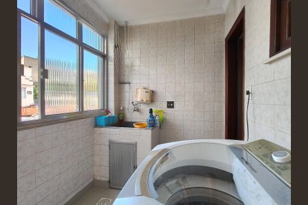 Casa à venda com 250m², 4 quartos e 2 vagas Casa à venda com 250m², 4 quartos e 2 vagasÁrea de Serviço