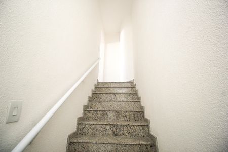 Apartamento para alugar com 69m², 2 quartos e 1 vaga Apartamento para alugar com 69m², 2 quartos e 1 vagaEscada