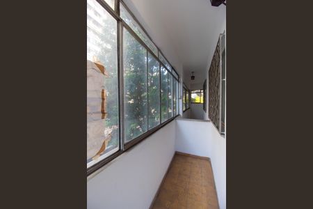 Casa à venda com 210m², 5 quartos e 1 vaga