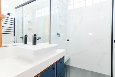 Casa à venda com 205m², 2 quartos e 2 vagasBanheiro