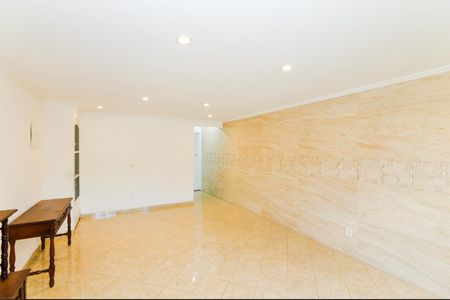 Casa à venda com 205m², 2 quartos e 2 vagasSala