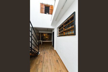 Casa à venda com 205m², 2 quartos e 2 vagasCorredor Lateral