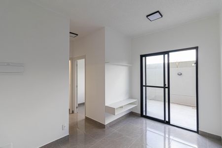 Sala/Cozinha/Área de Serviço  de apartamento para alugar com 2 quartos, 38m² em Vila Campanela, São Paulo