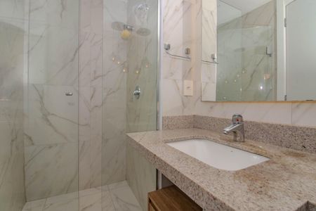 Apartamento à venda com 74m², 2 quartos e 1 vaga Apartamento à venda com 74m², 2 quartos e 1 vagaBanheiro Social