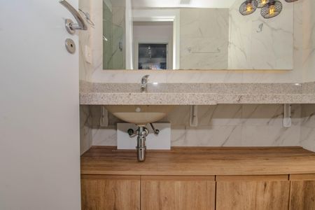 Apartamento à venda com 74m², 2 quartos e 1 vaga Apartamento à venda com 74m², 2 quartos e 1 vagaBanheiro Social