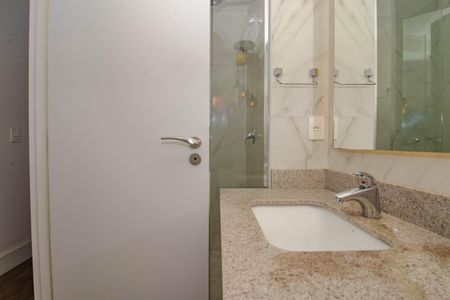 Apartamento à venda com 74m², 2 quartos e 1 vaga Apartamento à venda com 74m², 2 quartos e 1 vagaBanheiro Social