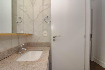 Apartamento à venda com 74m², 2 quartos e 1 vaga Apartamento à venda com 74m², 2 quartos e 1 vagaBanheiro da Suíte