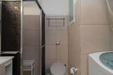 Banheiro de apartamento para alugar com 1 quarto, 20m² em Centro Histórico, Porto Alegre