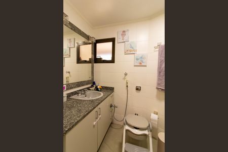 Apartamento para alugar com 190m², 3 quartos e 2 vagasBanheiro do Quarto 2