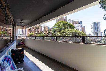 Apartamento para alugar com 190m², 3 quartos e 2 vagasVaranda