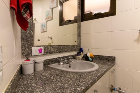 Apartamento para alugar com 190m², 3 quartos e 2 vagasBanheiro do Quarto 2