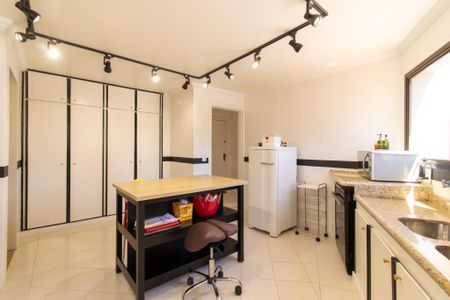 Apartamento para alugar com 190m², 3 quartos e 2 vagasCozinha