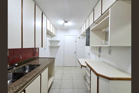 Apartamento para alugar com 118m², 2 quartos e 2 vagas Apartamento para alugar com 118m², 2 quartos e 2 vagasCozinha