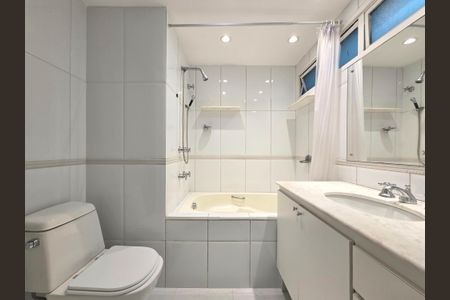 Apartamento para alugar com 118m², 2 quartos e 2 vagas Apartamento para alugar com 118m², 2 quartos e 2 vagasBanheiro da Suíte