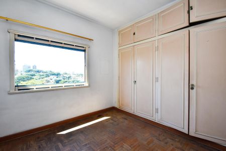 Casa à venda com 315m², 4 quartos e 3 vagasquarto 2