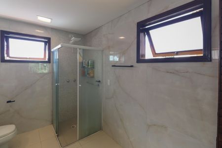 Casa para alugar com 580m², 4 quartos e 5 vagas Casa para alugar com 580m², 4 quartos e 5 vagasBanheiro da Suíte 1