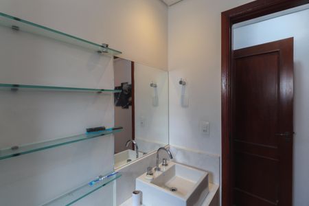 Casa para alugar com 580m², 4 quartos e 5 vagas Casa para alugar com 580m², 4 quartos e 5 vagasBanheiro