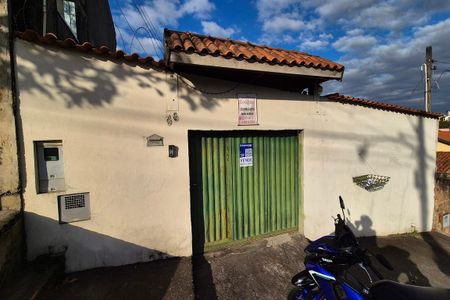 Casa à venda com 92m², 3 quartos e 6 vagas Casa à venda com 92m², 3 quartos e 6 vagasFachada do Prédio