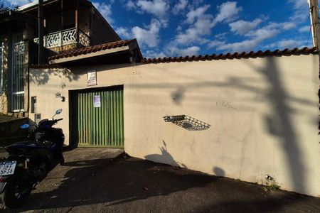 Casa à venda com 92m², 3 quartos e 6 vagas Casa à venda com 92m², 3 quartos e 6 vagasFachada do Prédio