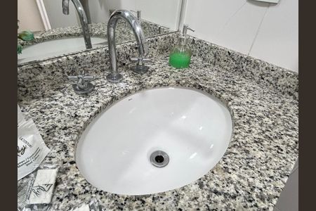 Apartamento para alugar com 55m², 2 quartos e 1 vaga Apartamento para alugar com 55m², 2 quartos e 1 vagaBanheiro 1