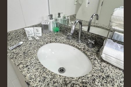 Apartamento para alugar com 55m², 2 quartos e 1 vaga Apartamento para alugar com 55m², 2 quartos e 1 vagaBanheiro 2