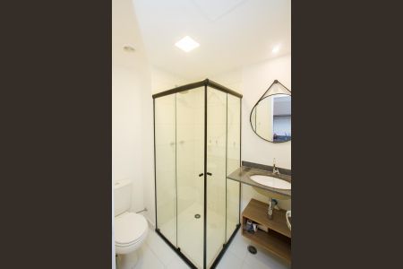 Banheiro social de kitnet/studio à venda com 1 quarto, 24m² em Vila Cordeiro, São Paulo