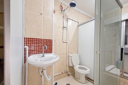 Banheiro de kitnet/studio para alugar com 1 quarto, 18m² em Cambuci, São Paulo